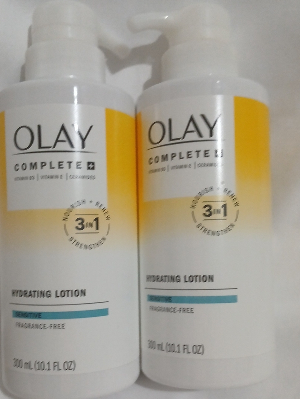 OLAY Hydrating Lotion Duo - White & Yellow Bottles